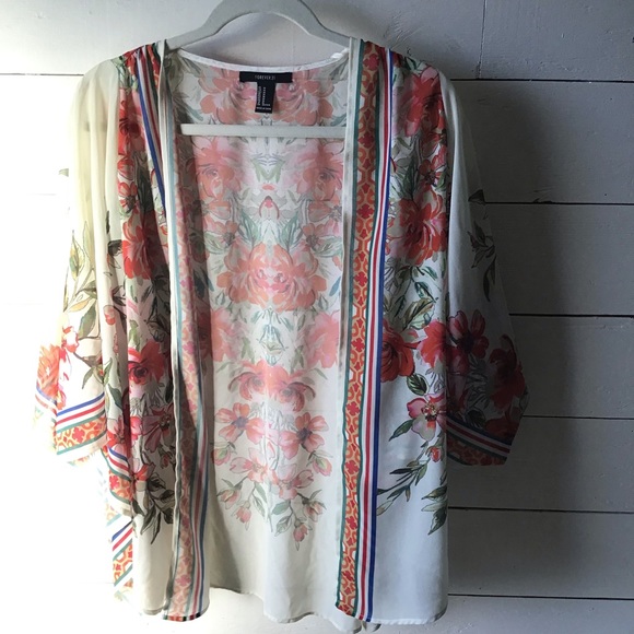 Forever 21 Tops - 🎈Forever 21 floral kimono M
